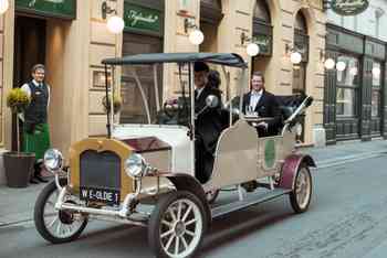 Culinary City tour Vienna in an Electro Vintage Car